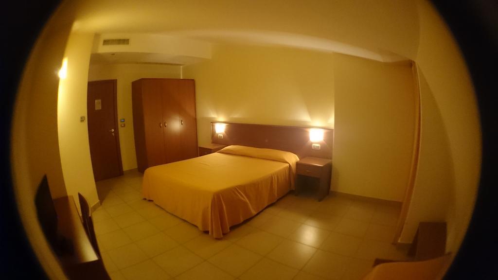 Castelluccio Superiore Hotel Sette E Mezzo חדר תמונה